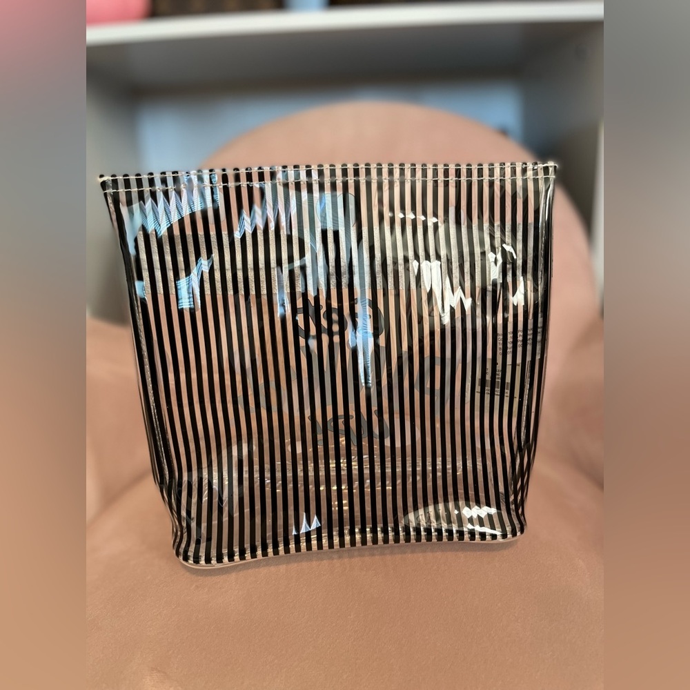Cosmetic or Toiletry Bag - Picture 5 of 9